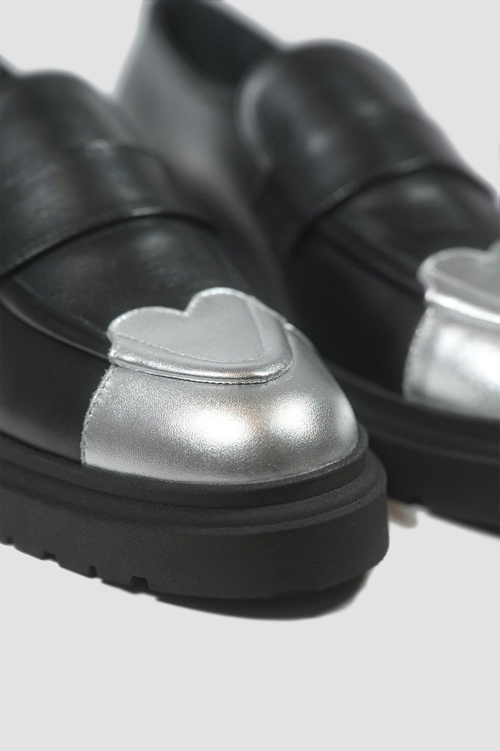 Heart Tip Leather Loafers