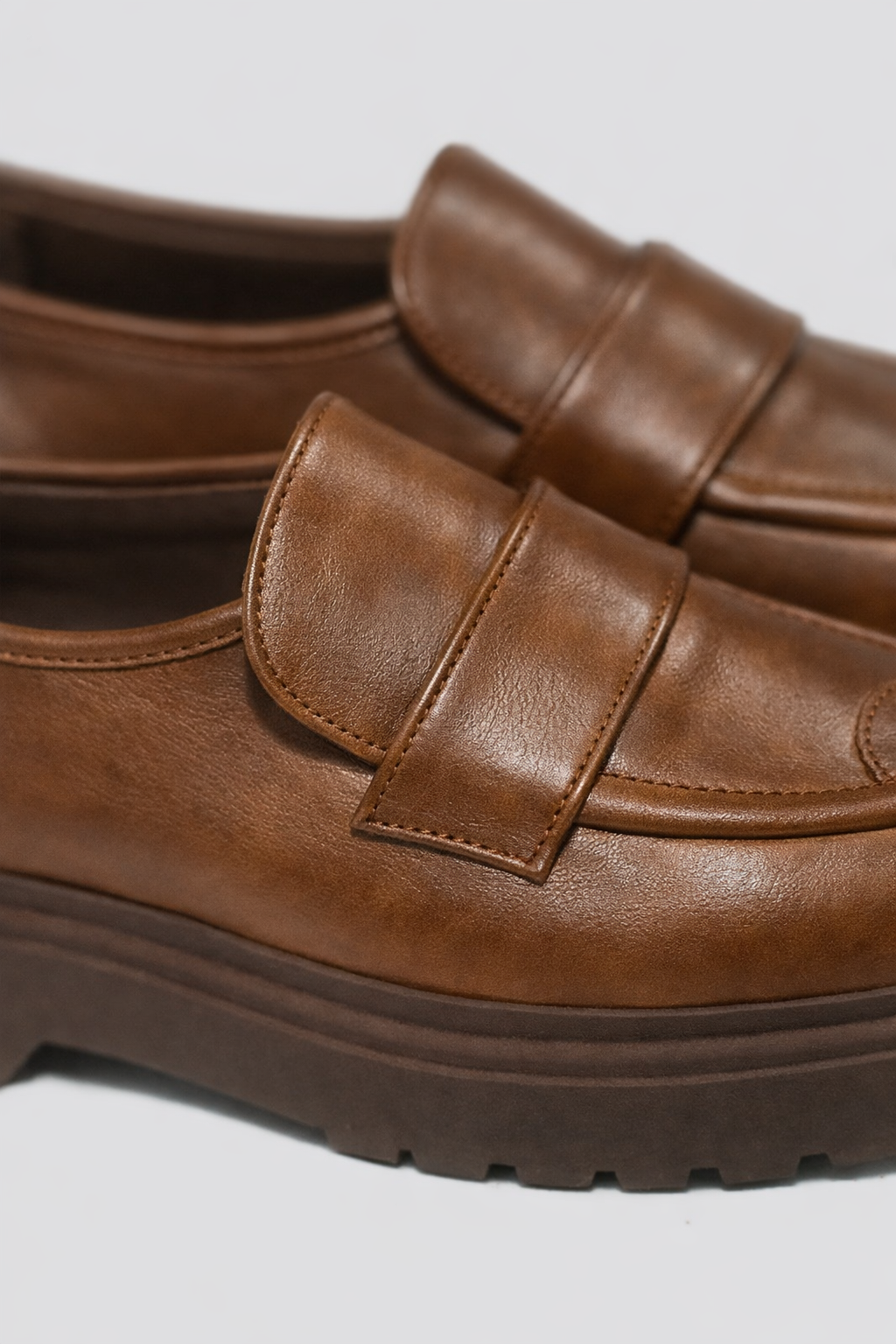 Heart Tip Leather Loafers
