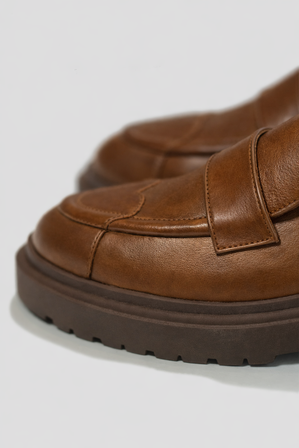 Heart Tip Leather Loafers