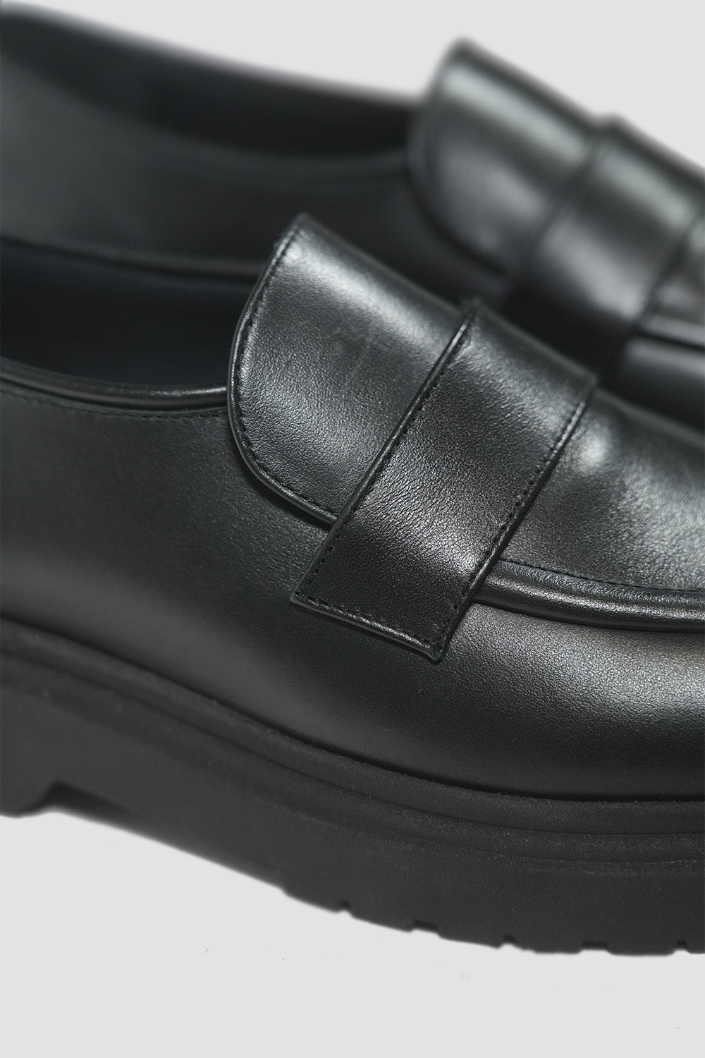 Heart Tip Leather Loafers